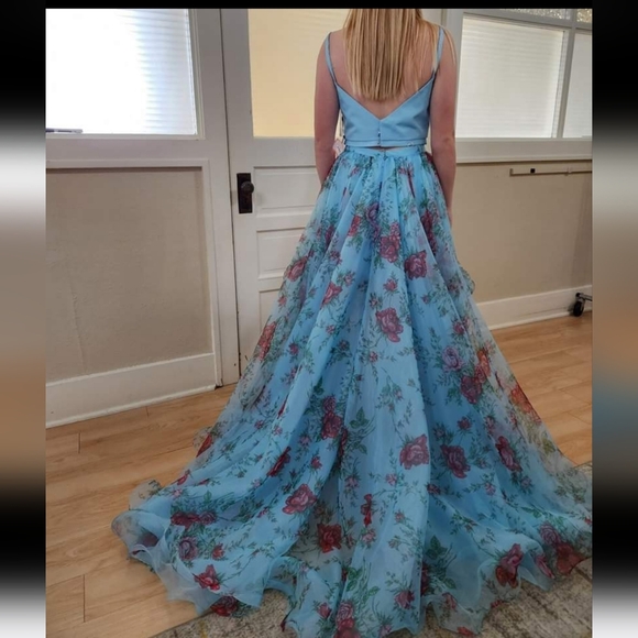 Size 10/12 light blue floral 2pc high low gown by Sherri Hill NWT - Picture 5 of 11